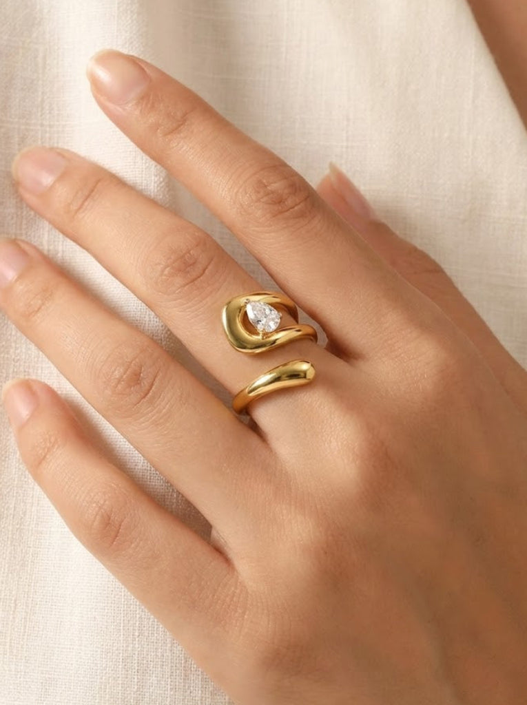 AURELIA WAVE RING